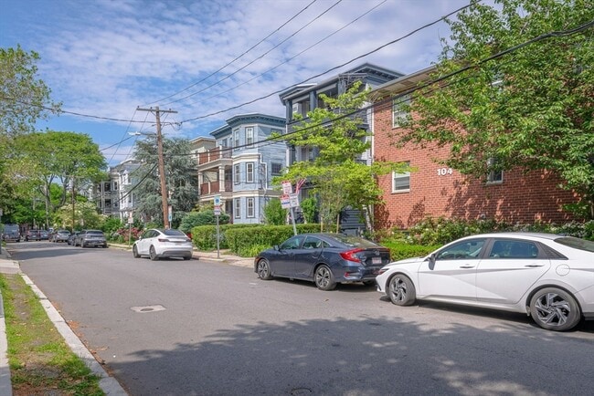 Building Photo - 104 Trowbridge St