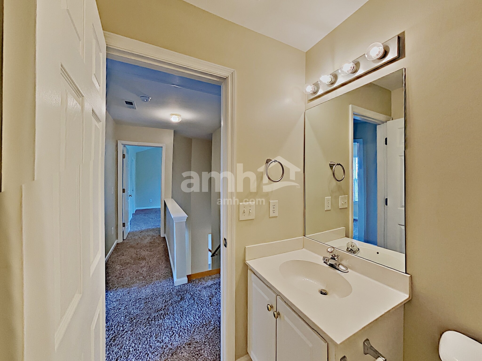Building Photo - 147 Grove Ln S