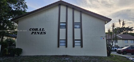 Building Photo - 2542 Riverside Dr