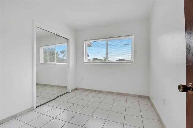 Building Photo - 1040 San Luis Dr