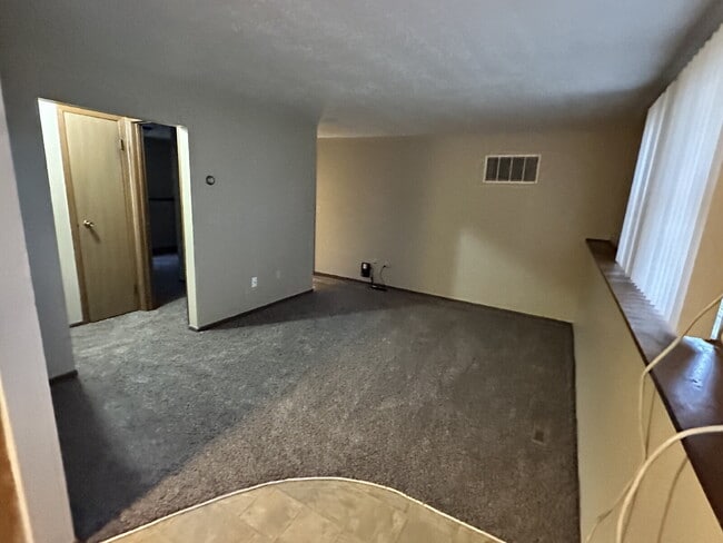 Building Photo - "Cozy 2-Bedroom Gem in Minot with Efficient 525 sq. ft. Living Space!"
