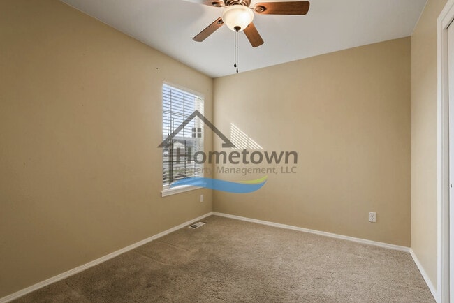 Building Photo - Spacious 3 Bedroom 2 bath Corner Lot Home with Private Fenced Backyard