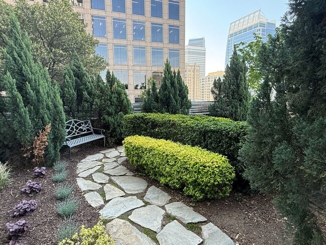 Building Photo - 333 W Trade St