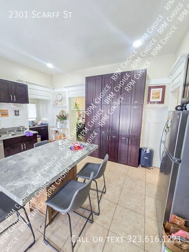 Building Photo - 2301 Scarff St