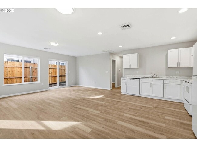 Building Photo - 610 N Earl St