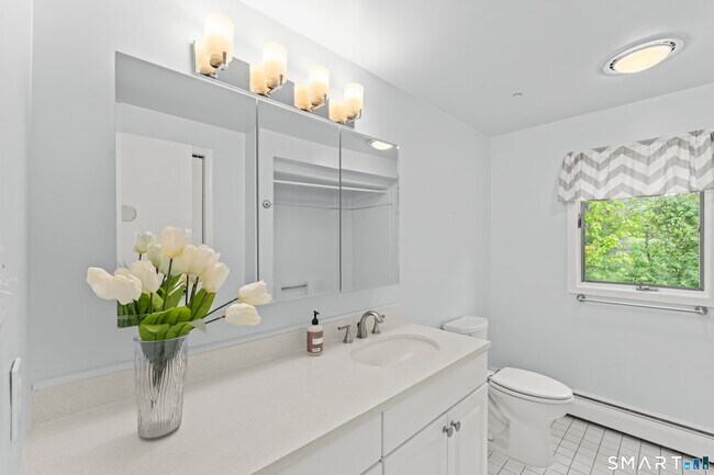 Building Photo - 89 Cranbury Dr