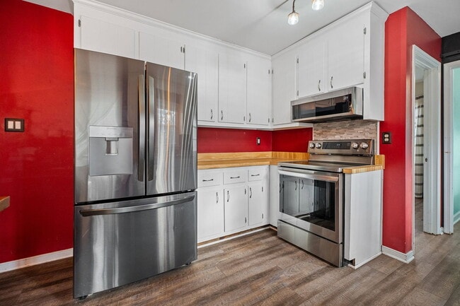 Building Photo - 8323 Outpost Cir