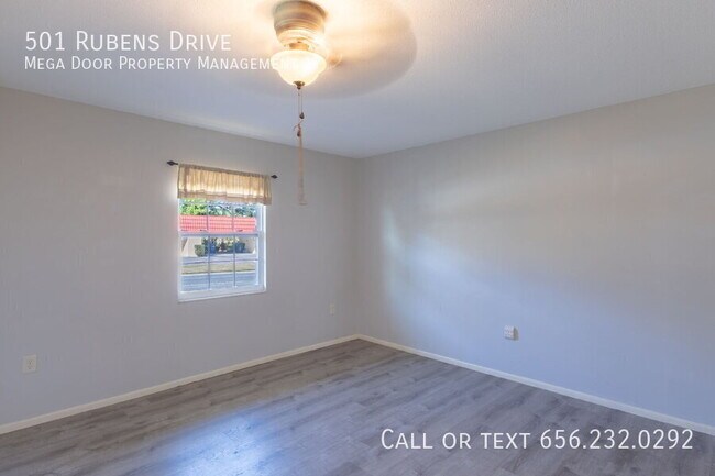 Building Photo - 501 Rubens Dr