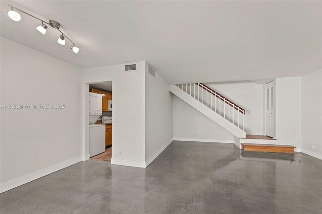 Building Photo - 7911 Camino Cir