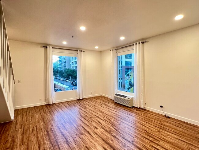 Building Photo - 985 Island Ave