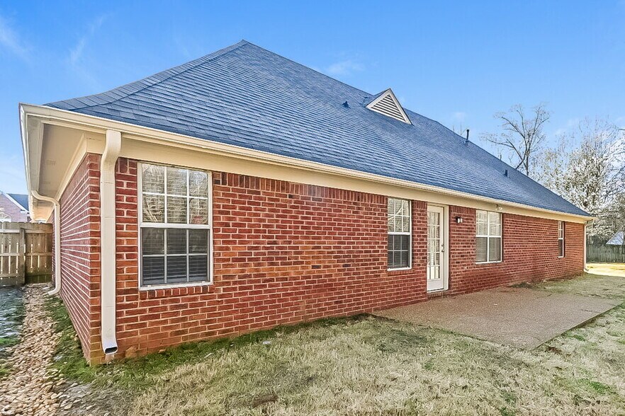 Building Photo - 5333 Doe Ln