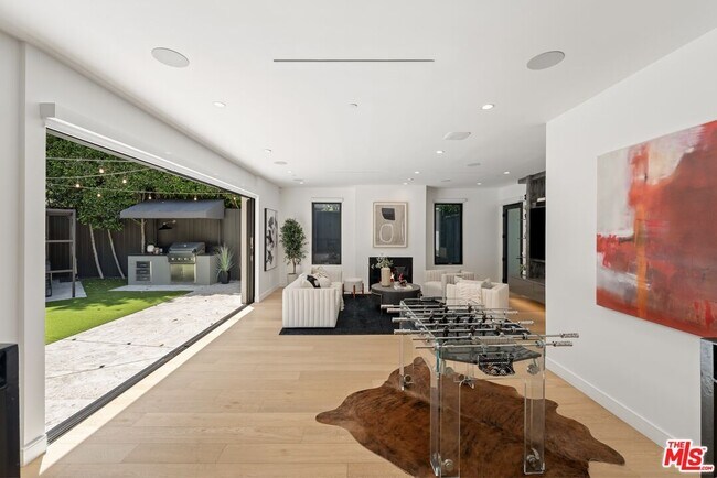 Building Photo - 540 Westmount Dr