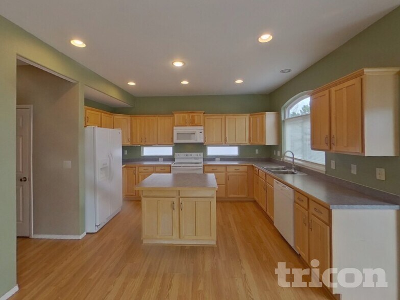 Building Photo - 6015 Fescue Dr