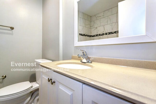 Building Photo - 804 Vestavia Villa Ct