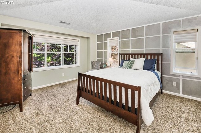Building Photo - Bright and Airy 3 Bed, 2.5 Bath Stunning H...