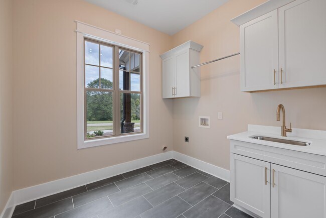 Building Photo - 1201 Askew Trl