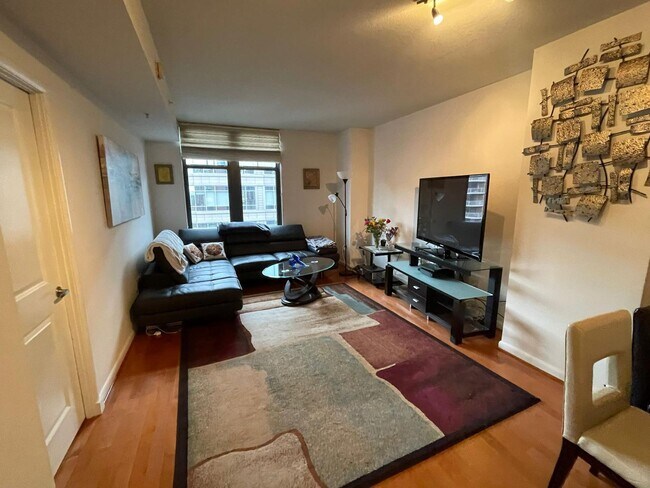 Building Photo - 1021 N Garfield St