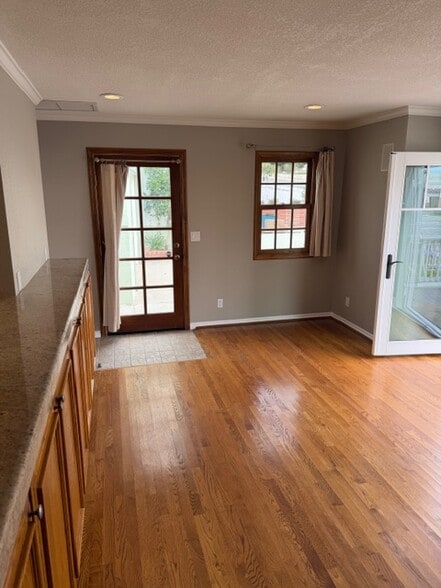 Building Photo - 302 N Gertruda Ave