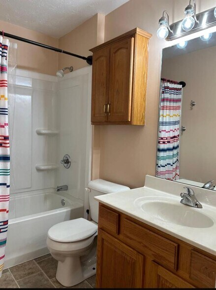 Building Photo - 233 Legends Creek Pl