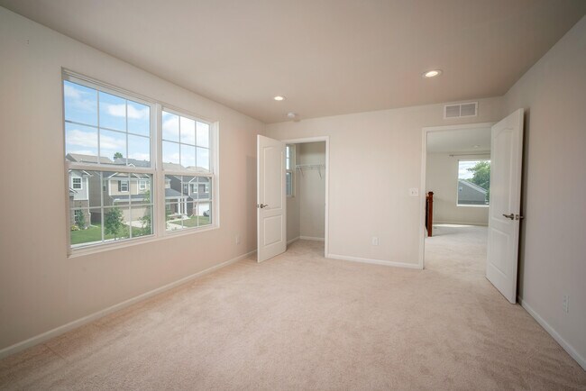 Building Photo - 2825 Dillon Dr