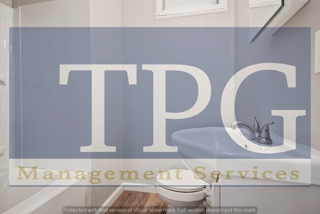 Building Photo - Beautiful, Pet Friendly, Newly Renovated Home in Independence MO!