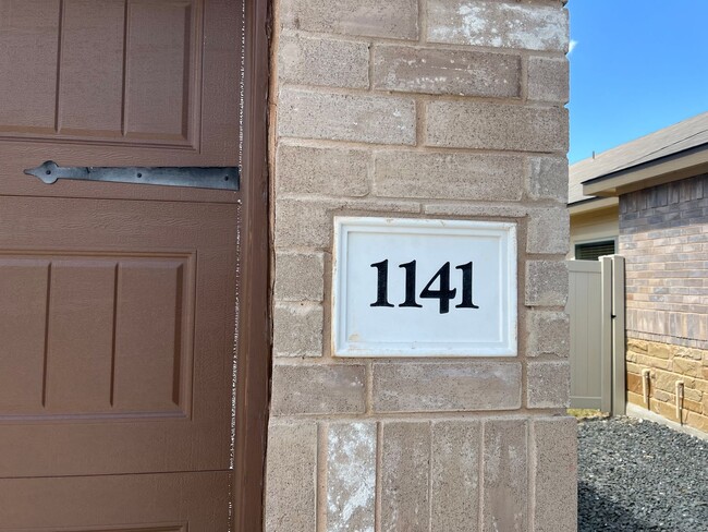 Building Photo - Seguin Duplex off King Street