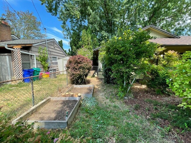 Building Photo - Lovely Home in St Johns with Fenced Yard, ...
