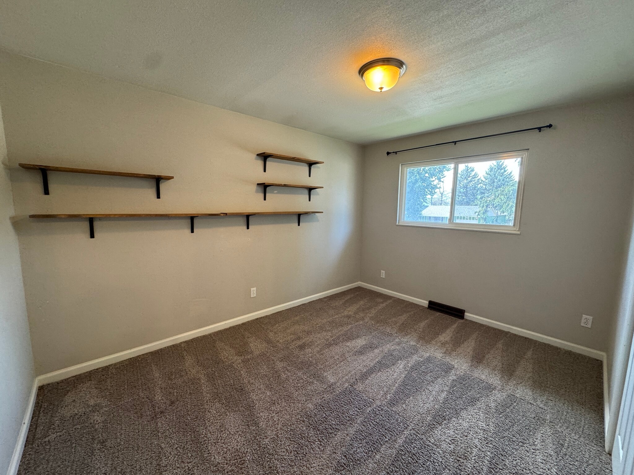 Building Photo - 1529 Sawyer Way