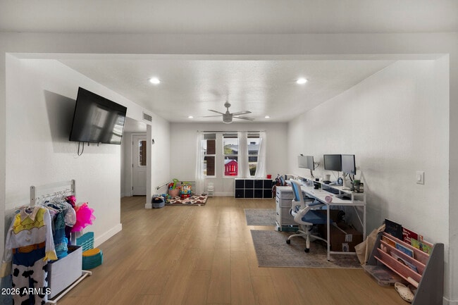 Building Photo - 2208 E Contessa Cir