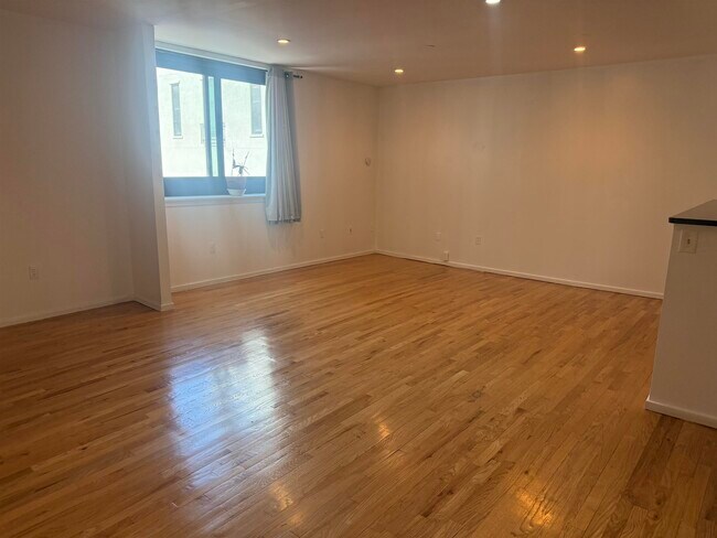 Building Photo - 522 Gregory Ave