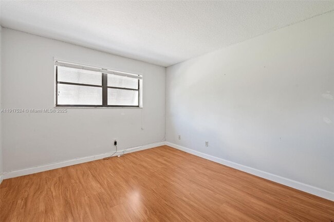 Building Photo - 1017 NW 124th Ave