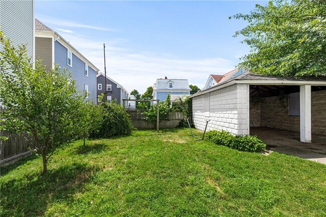 Building Photo - 207 Power St