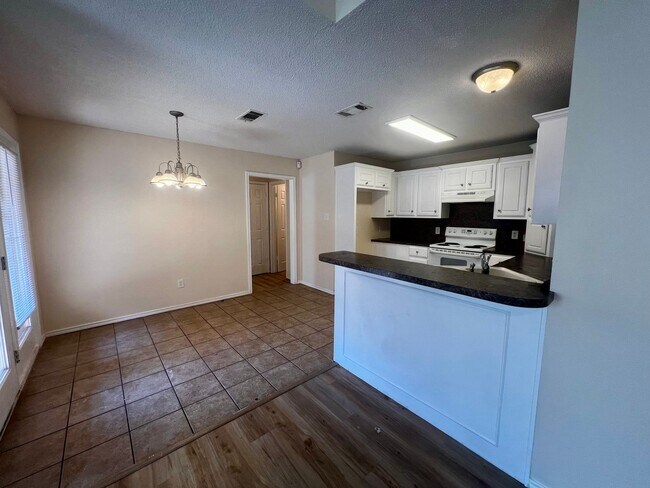 Building Photo - 2403 87th St