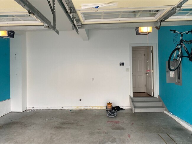 Building Photo - 40 Copper Square Dr