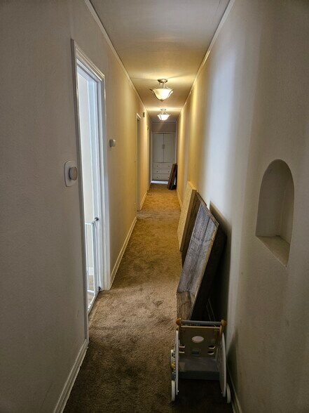 Building Photo - 533 N Gardner St