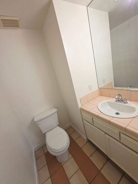 Building Photo - 12835 Kling St