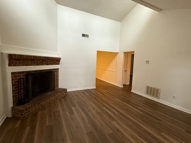 Building Photo - Fowler Drive