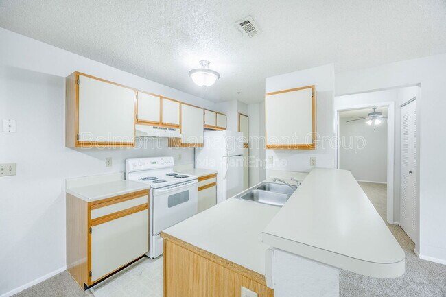 Building Photo - 974 Leeward Pl