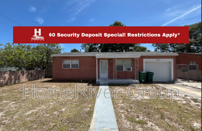 Building Photo - 1047 Park Dr