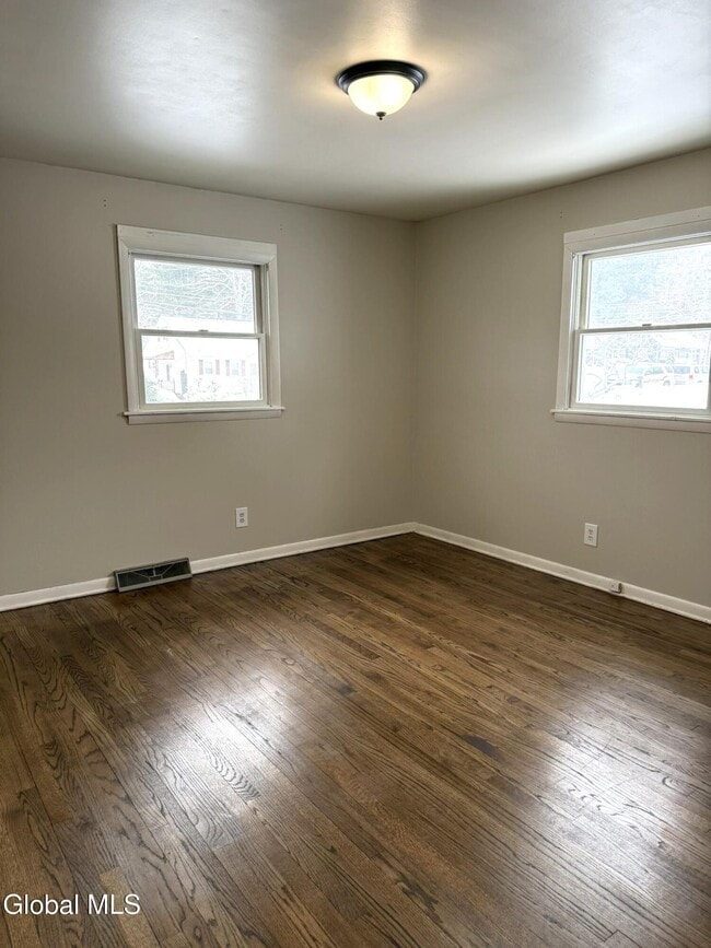 Building Photo - 10 Willey St