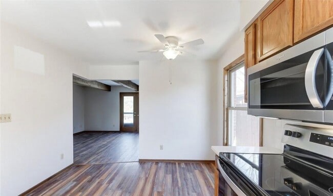 Building Photo - 128 Alpine Dr