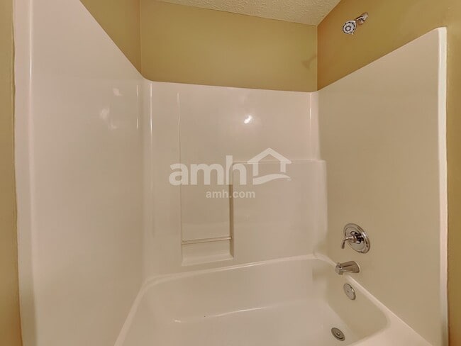 Building Photo - 3128 Hidden Creek Dr