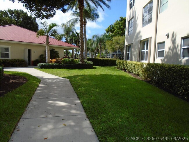 Building Photo - 3165 NE 48th Ct