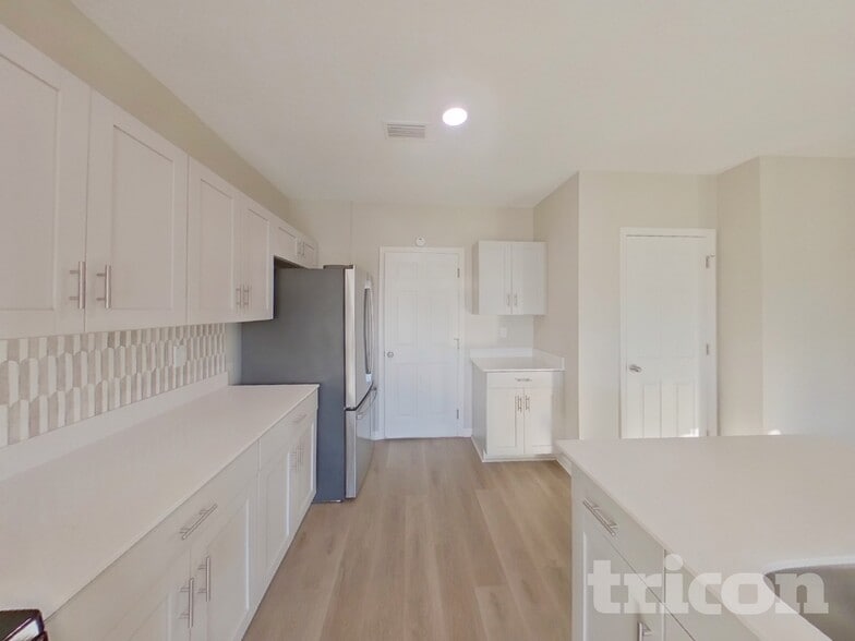 Building Photo - 5475 Summer Sunset Dr