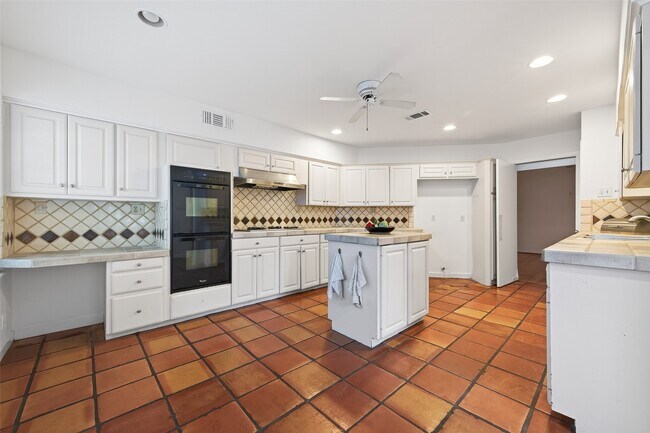 Building Photo - 5643 Piping Rock Ln