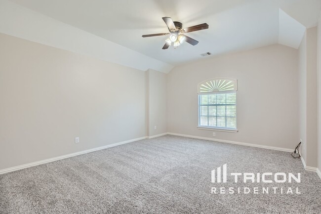 Building Photo - 2020 Hillcroft Dr
