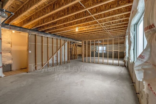 Building Photo - 1447 E Daylily Ct