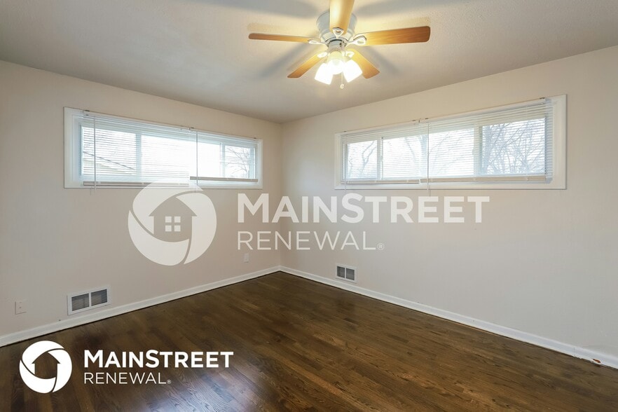 Building Photo - 6412 N Forest Ave