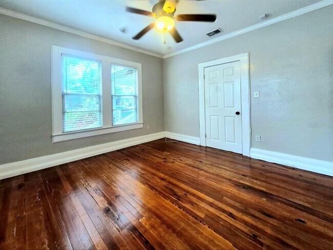 Building Photo - 314 E Park Ave