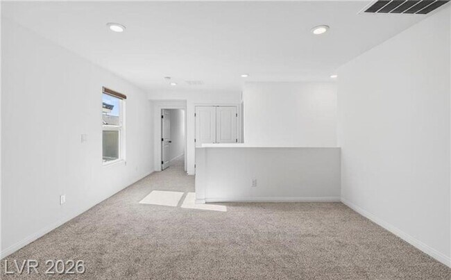 Building Photo - Gorgeous , 5 bedroom /3 Bath  with huge backyard finished with pavers! Great location!
